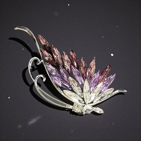 Butterfly brooch pin, purple crystal brooch, Hat brooch, Formal event accessory - Picture 1 of 7